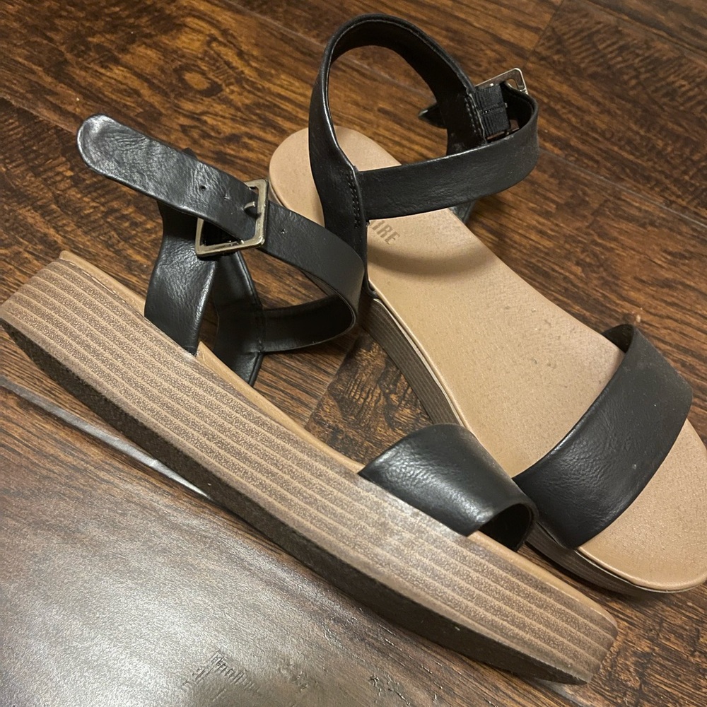 Black platform sandals